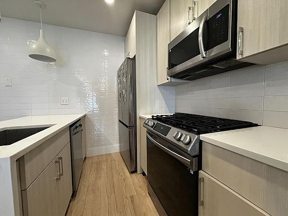 2nd image of 104 Bremen St #2