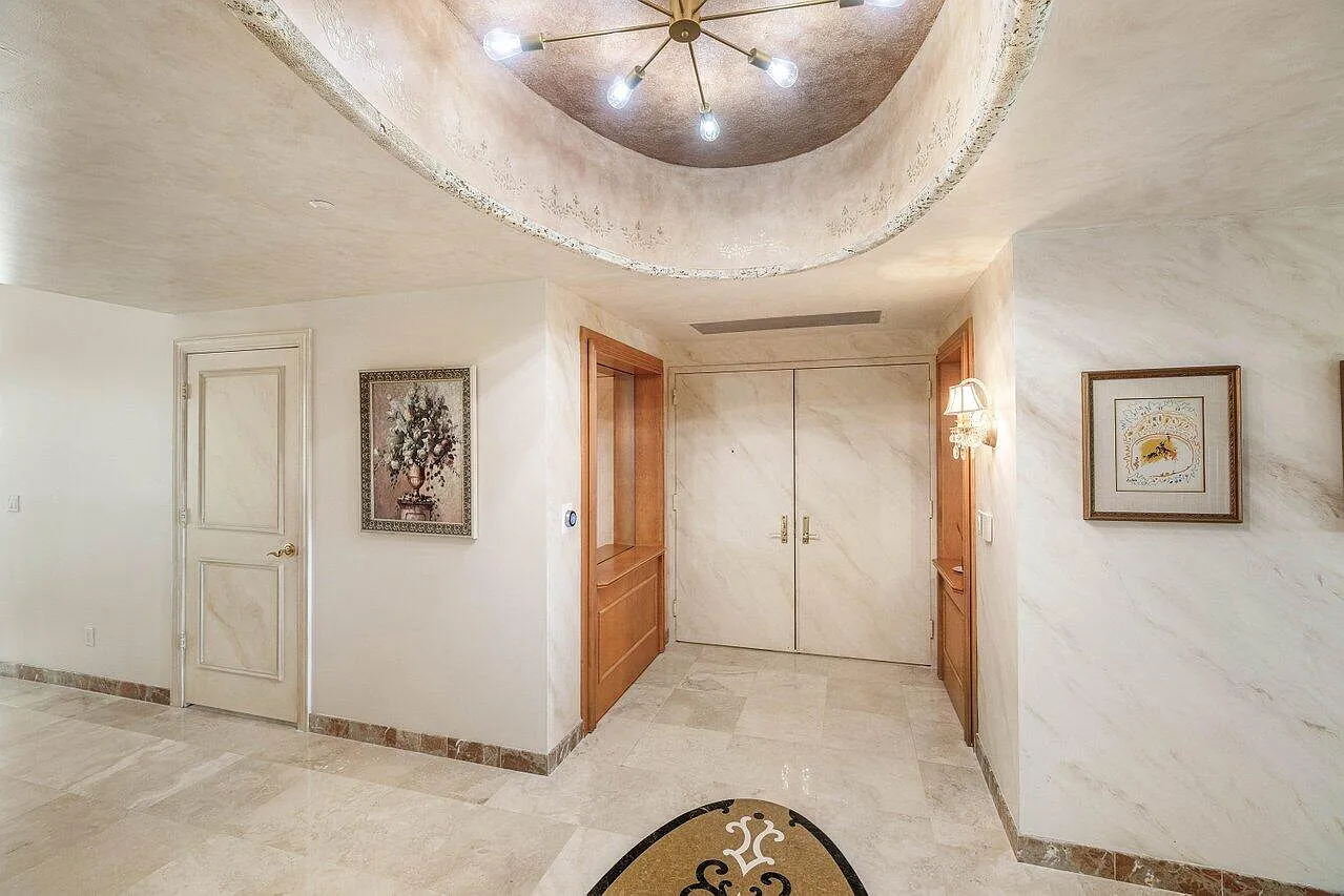 2 bed, 2.5 bath, 2292 sqft, $8,500 — Photo 4