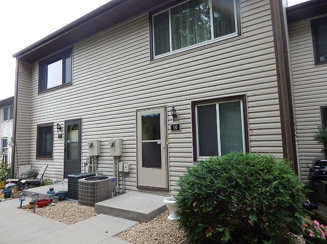 1st image of 16 River Woods Ln