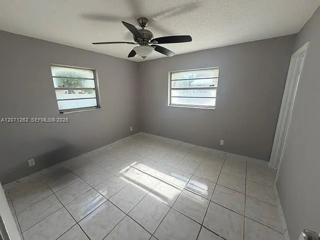2571 NW 5th St — Photo 9