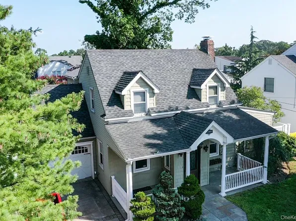 11 E Webster Street, Merrick, NY 11566