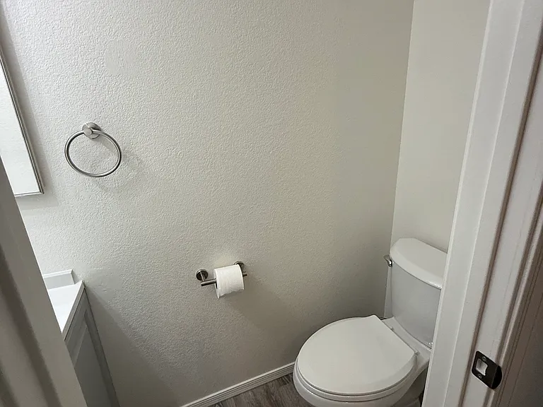 858 Campbell Rd #4 — Photo 6