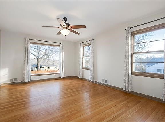 4th image of 12404 Cherry St