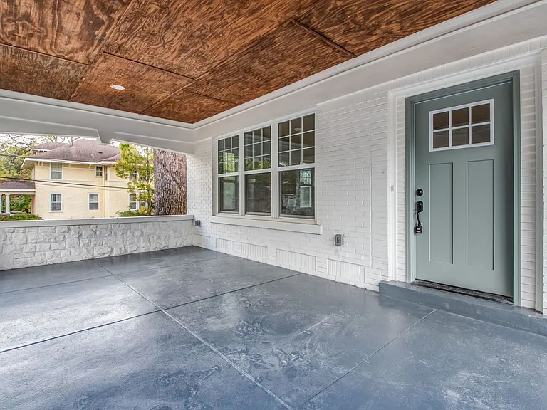 1781 Forrest Ave — Photo 2