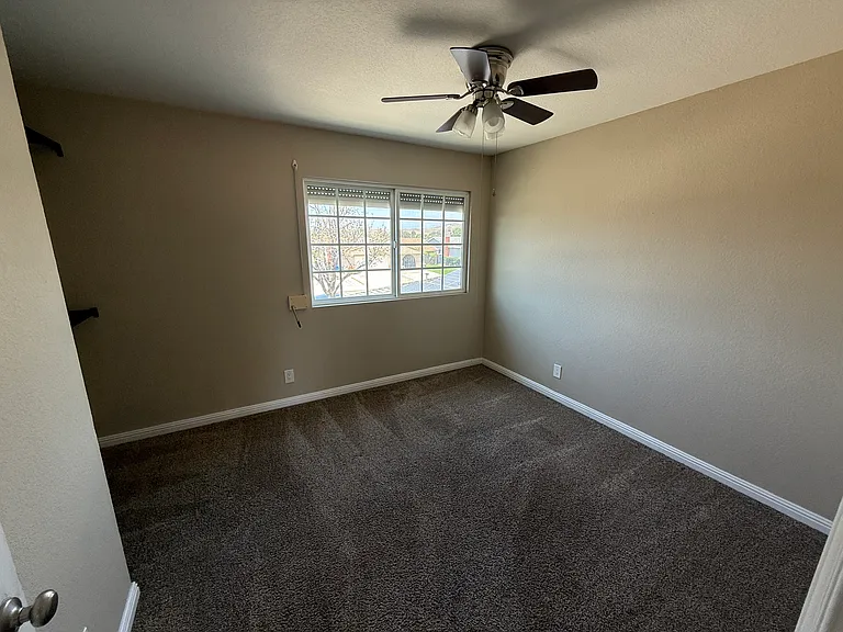2426 N Hawk St — Photo 15