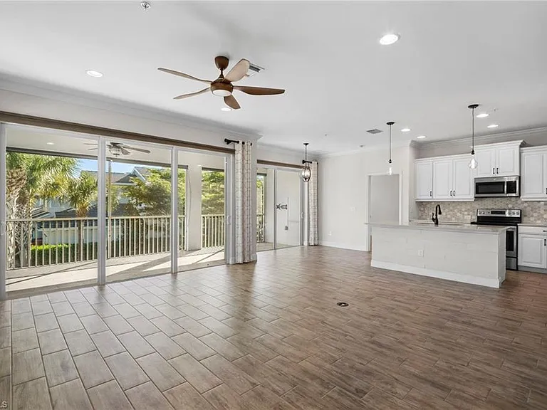 6934 Avalon Cir #405 — Photo 4