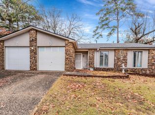 12706 Pleasant Forest Dr, Little Rock, AR 72212