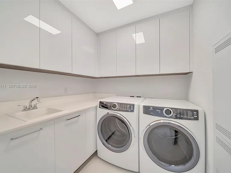 153 N Seabreeze Blvd #801 — Photo 51
