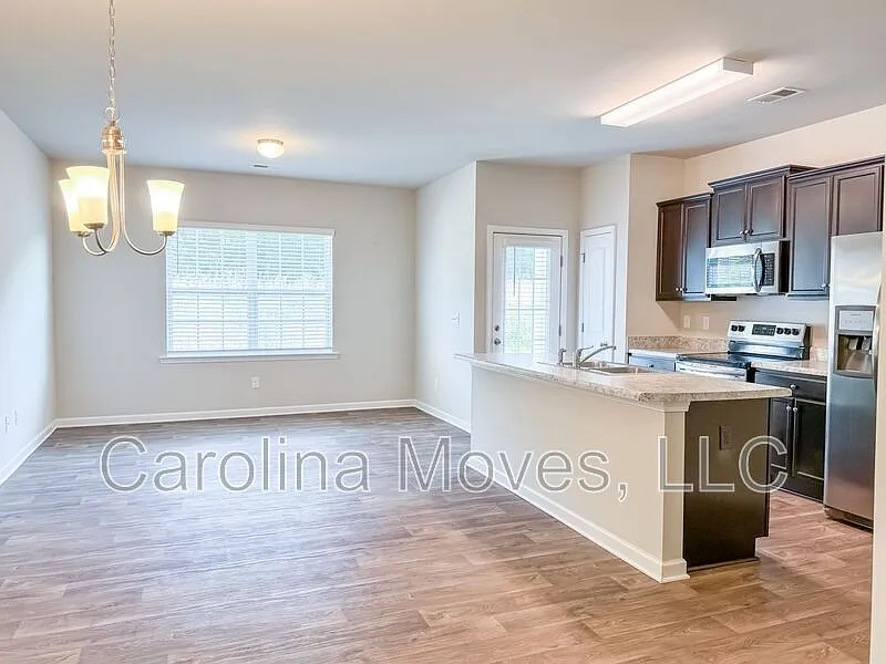 3 bed, 2.5 bath, 1525 sqft, $1,950 — Photo 2