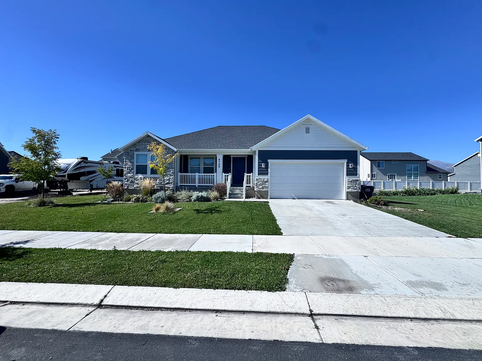 6 bed, 3003 sqft, $3,200 — Photo 3
