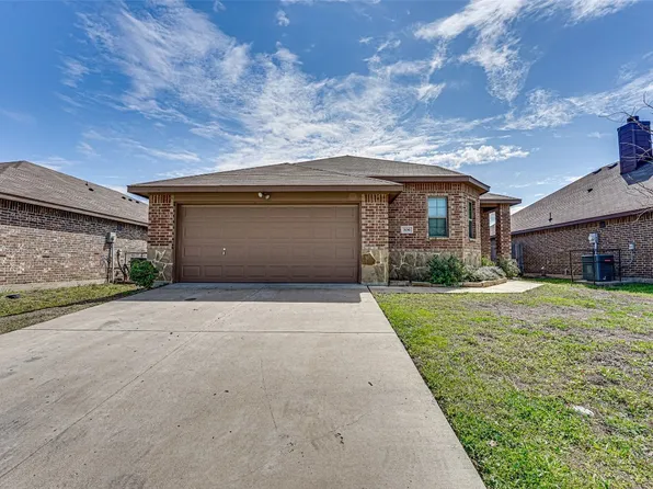 306 Billy Wickliffe Dr, Wilmer, TX 75172