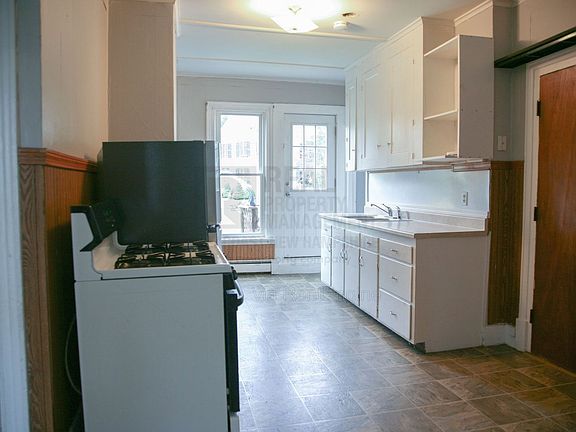 5th image of 9 Beacon St APT 3