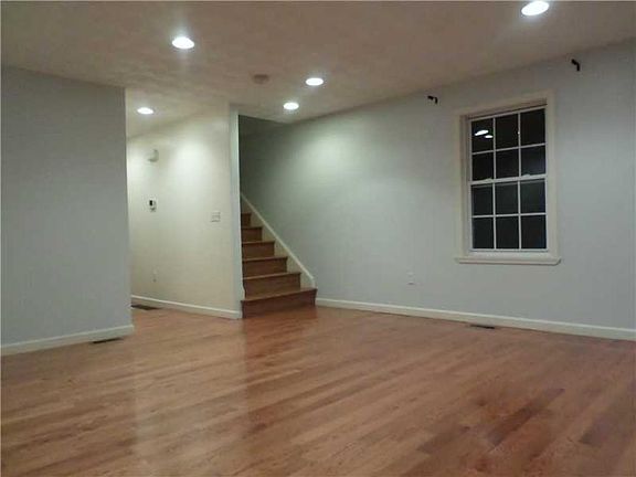 5th image of 27 Evergreen St