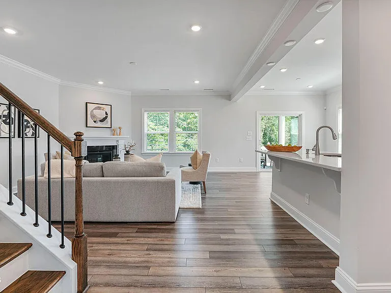 1809 Delaney Hills Ln — Photo 9