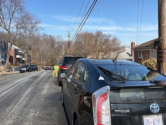 5th image of 724 Adrian St SE