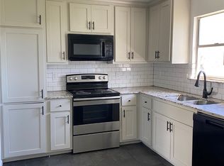 907 W 8th St, Bonham, TX 75418