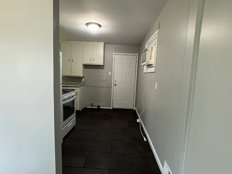 2726 Margaret St — Photo 4