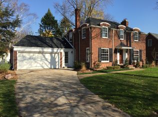 564 Hawthorne Rd, Grosse Pointe Woods, MI 48236