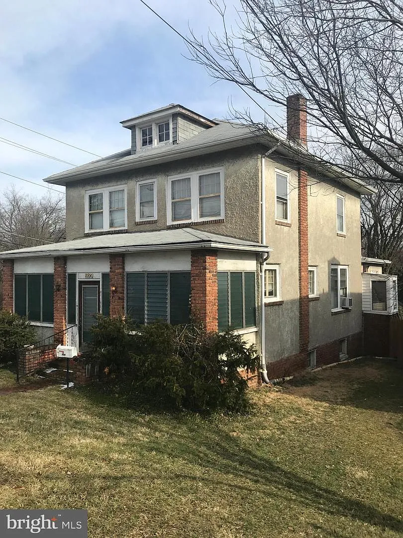 6 bed, 2000 sqft, $2,800 — Photo 2