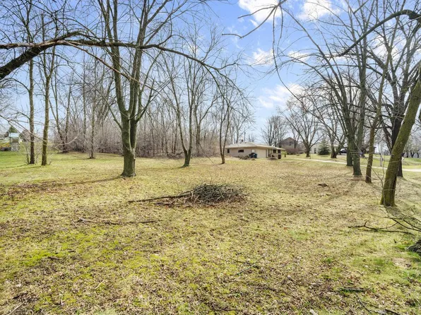 7360 KETTLE MORAINE DRIVE, West Bend, WI 53090