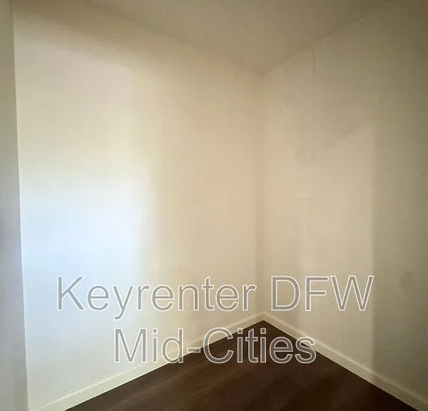 2801 Clearbrook Dr — Photo 21