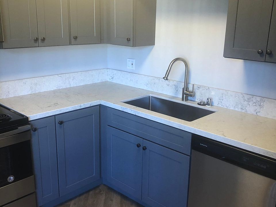 1st image of 5111 De Longpre Ave #109