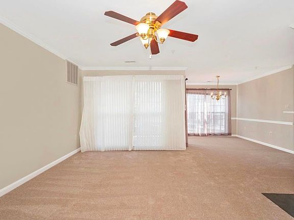 4th image of 595 Cawley Dr Unit 2C