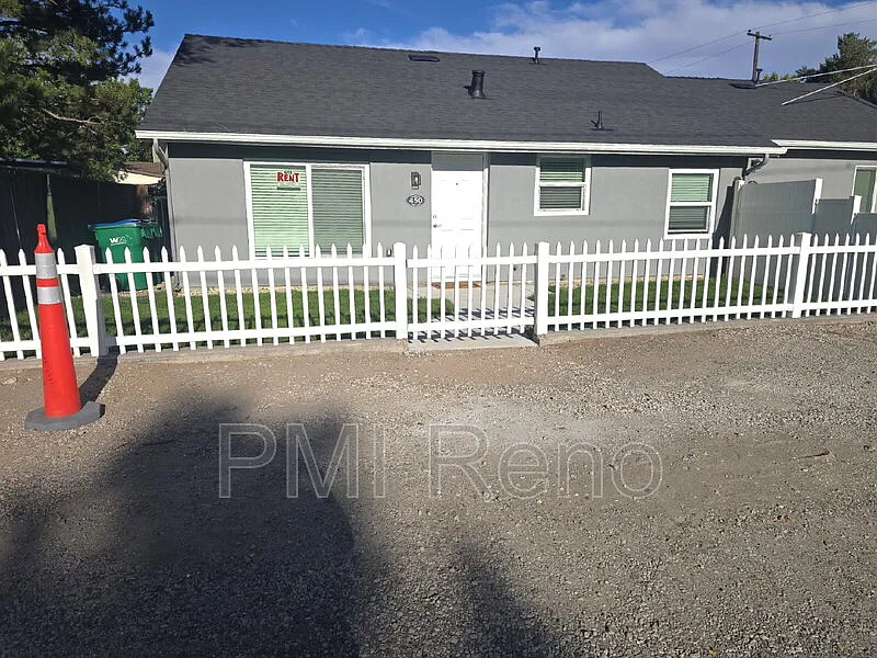 2 bed, 1.0 bath, 880 sqft, $2,056 — Photo 1