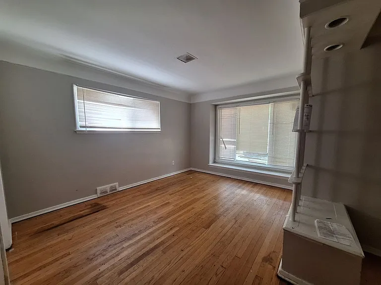 14510 Greenview Rd — Photo 3