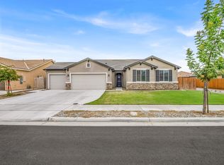 2233 Lake Ct, Kingsburg, CA
