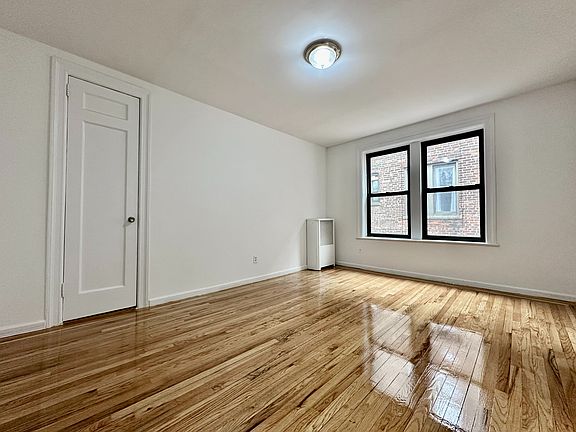 4th image of 44 Bennett Ave #6R