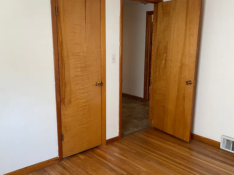 77 Elmhurst Pl #LOWER — Photo 5