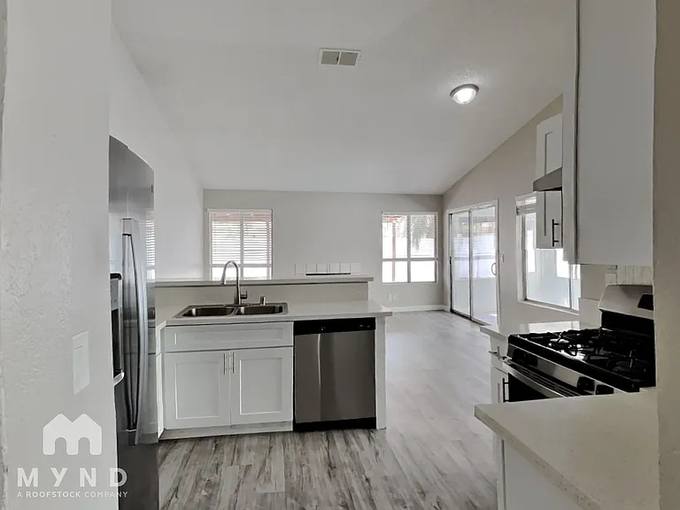 5681 Odessa Dr — Photo 3