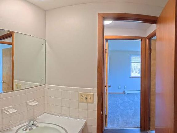 3rd image of 1270 Center Rd APT 3