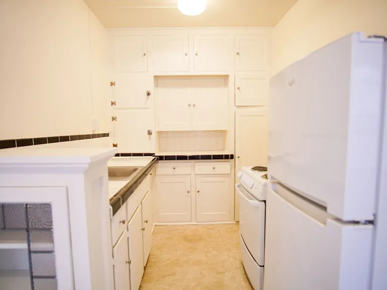 1944 NW Johnson St #204 — Photo 8