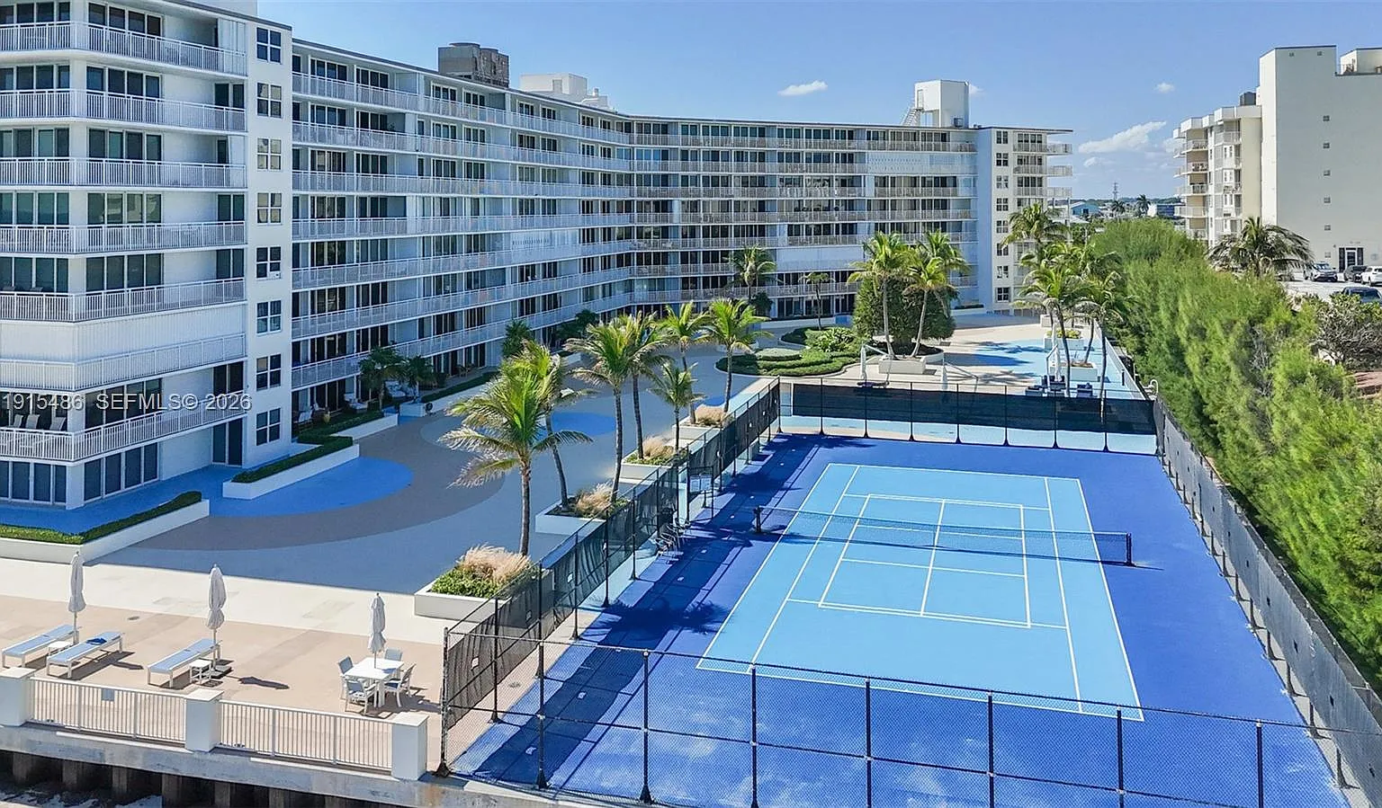 Barclay Condo — Photo 4