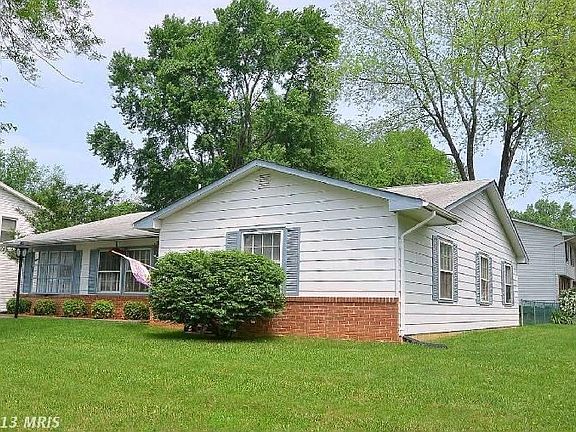 3rd image of 978 Summer Hill Dr