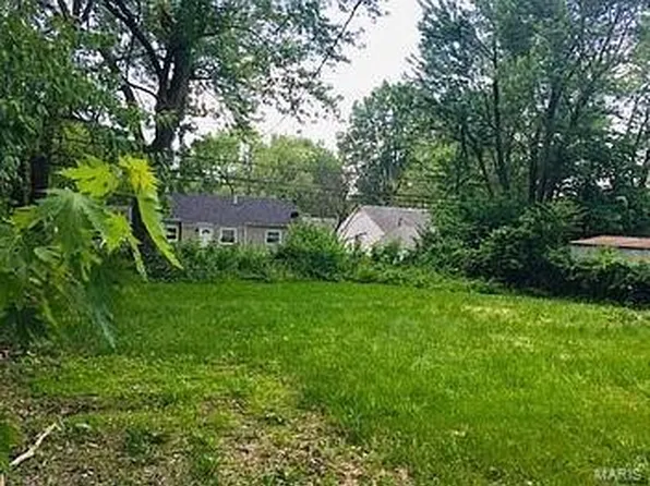 216 Presley Rd, Saint Louis, MO 63137
