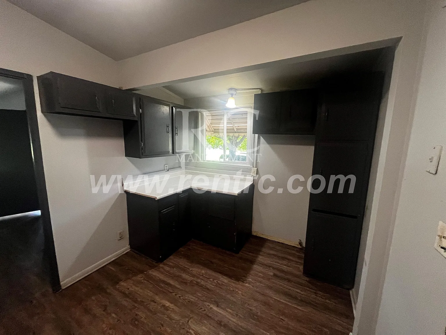 3 bed, 1100 sqft, $850 — Photo 2