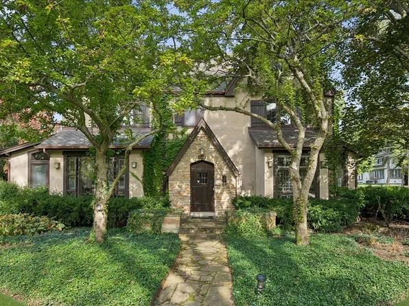 565 Woodlawn Ave, Glencoe, IL 60022