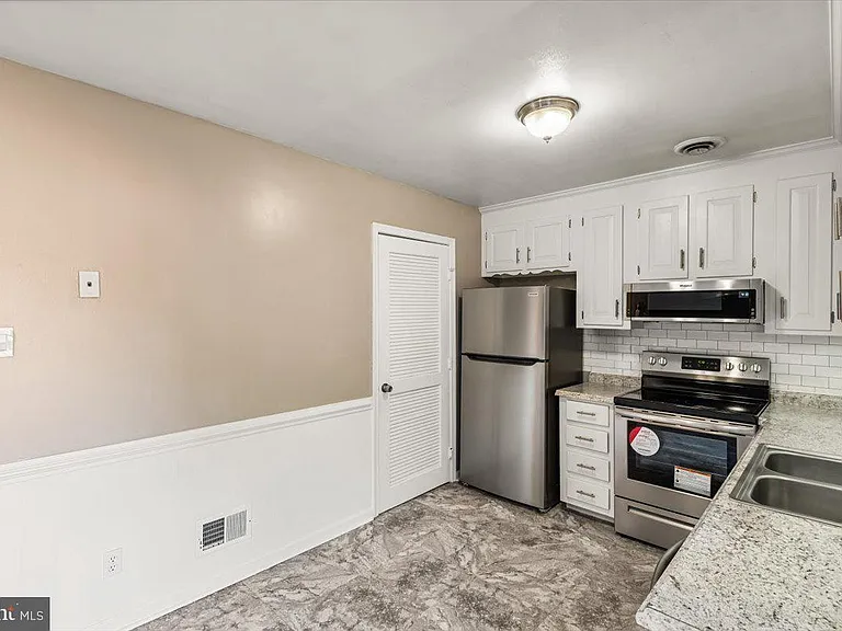 7823 Provincetown Dr — Photo 6
