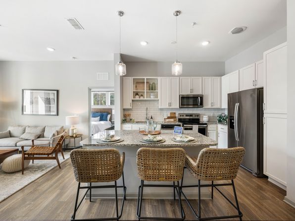 5015 Mina Cir #9-201