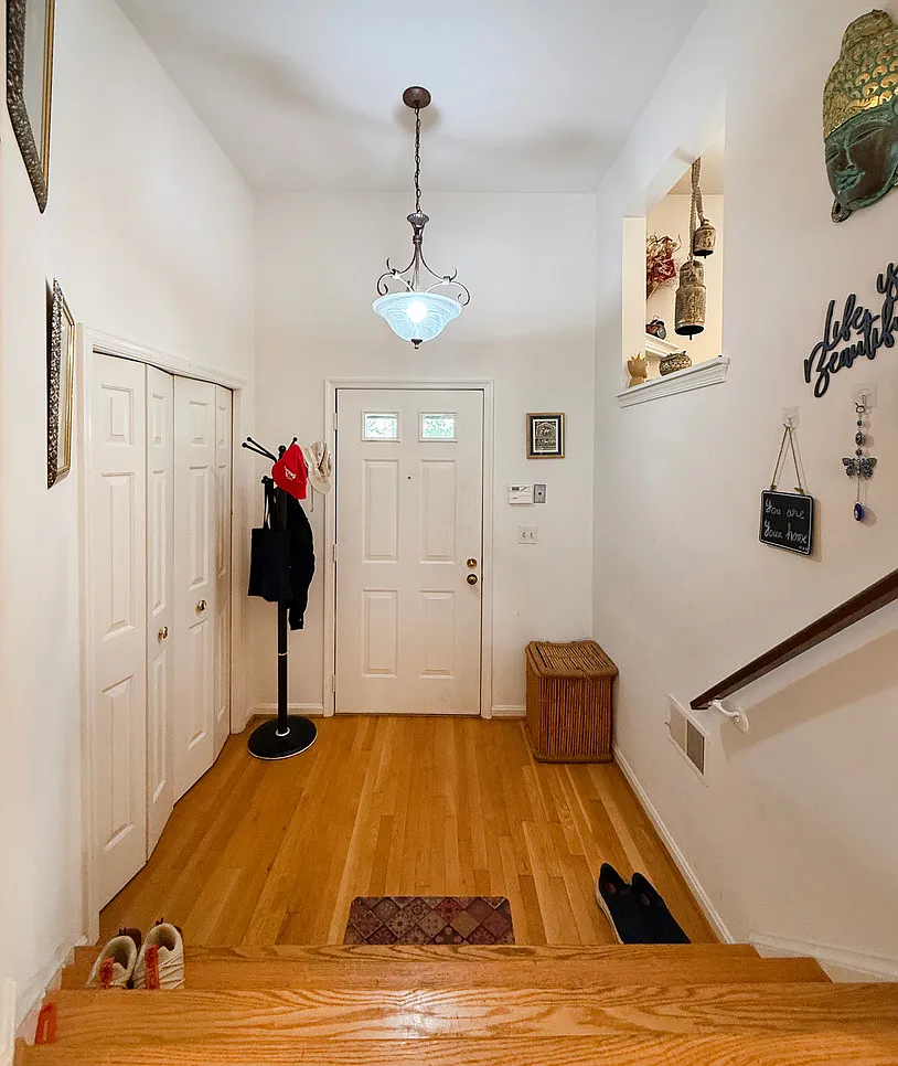 3 bed, 2622 sqft, $4,300 — Photo 2