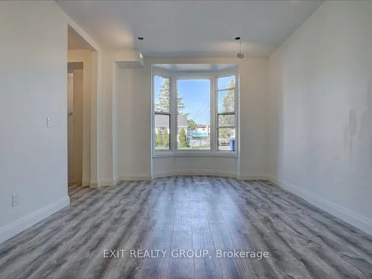 105 Yeomans St — Photo 3