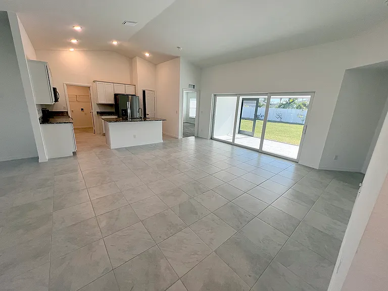 1510 SW 13th Ter — Photo 15