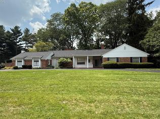 1257 Charrington Rd, Bloomfield Hills, MI 48301