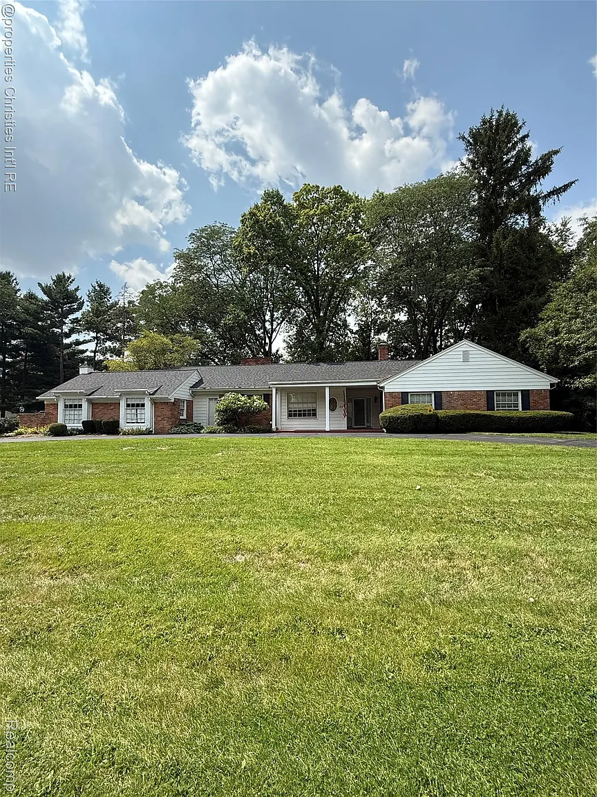 1257 Charrington Rd photo 1