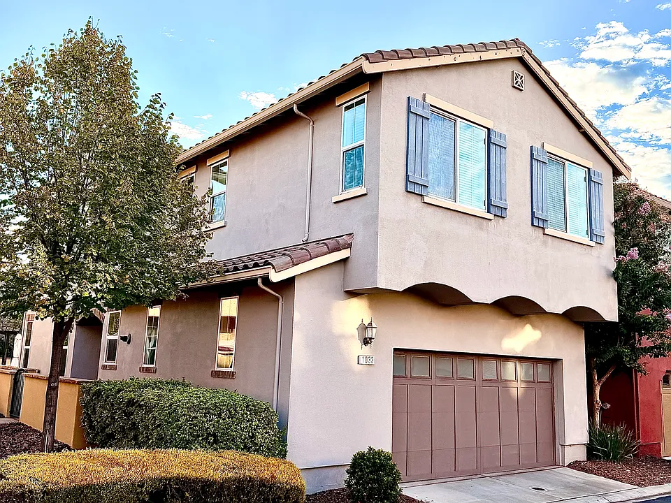 1033 Dolce Ln