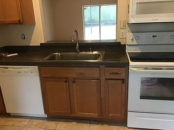 3rd image of 9 Seabury Pl