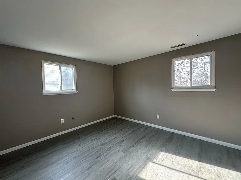 13 Valley Park Dr — Photo 5